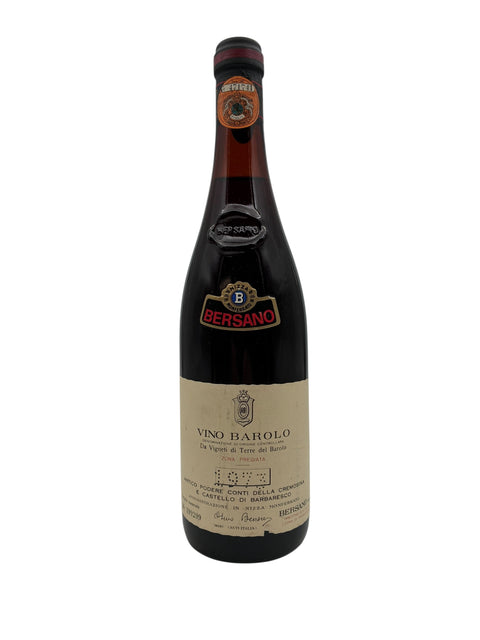 Barolo Bersano 1975 Flasche im Blick