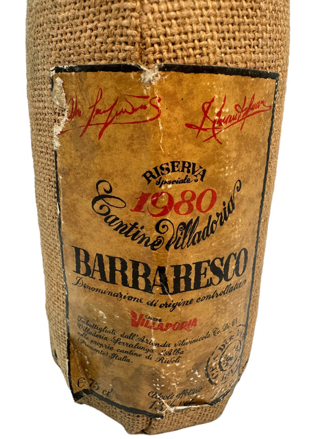 Barbaresco Cantine Villadoria 1980 Flasche in rustikaler Verpackung