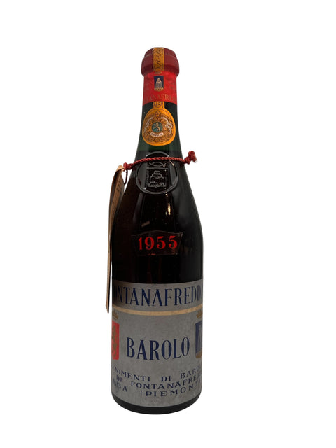 Bouteille de Barolo Fontanafredda 1955 avec étiquette rouge